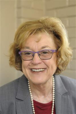 trst Elizabeth Lowe