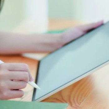 person-on-their-Ipad